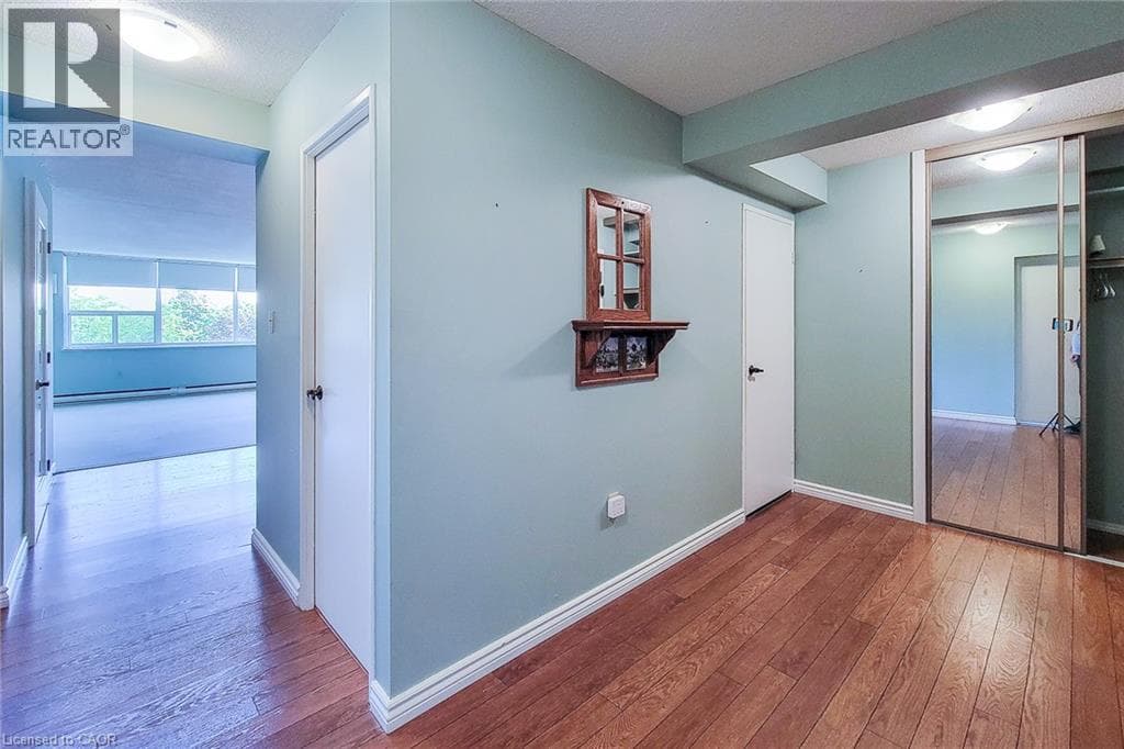 Single Family at 405- 28 ROBINSON Street, Grimsby, Ontario - Photo 3 - RE/MAX Garden City Realty