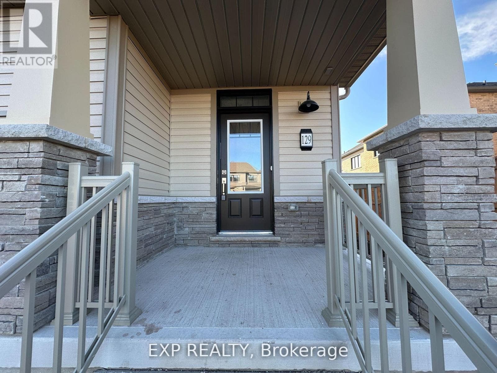 Single Family at 129 Masters Street, Welland (Dain City), Ontario - Photo 3 - RE/MAX Garden City Realty
