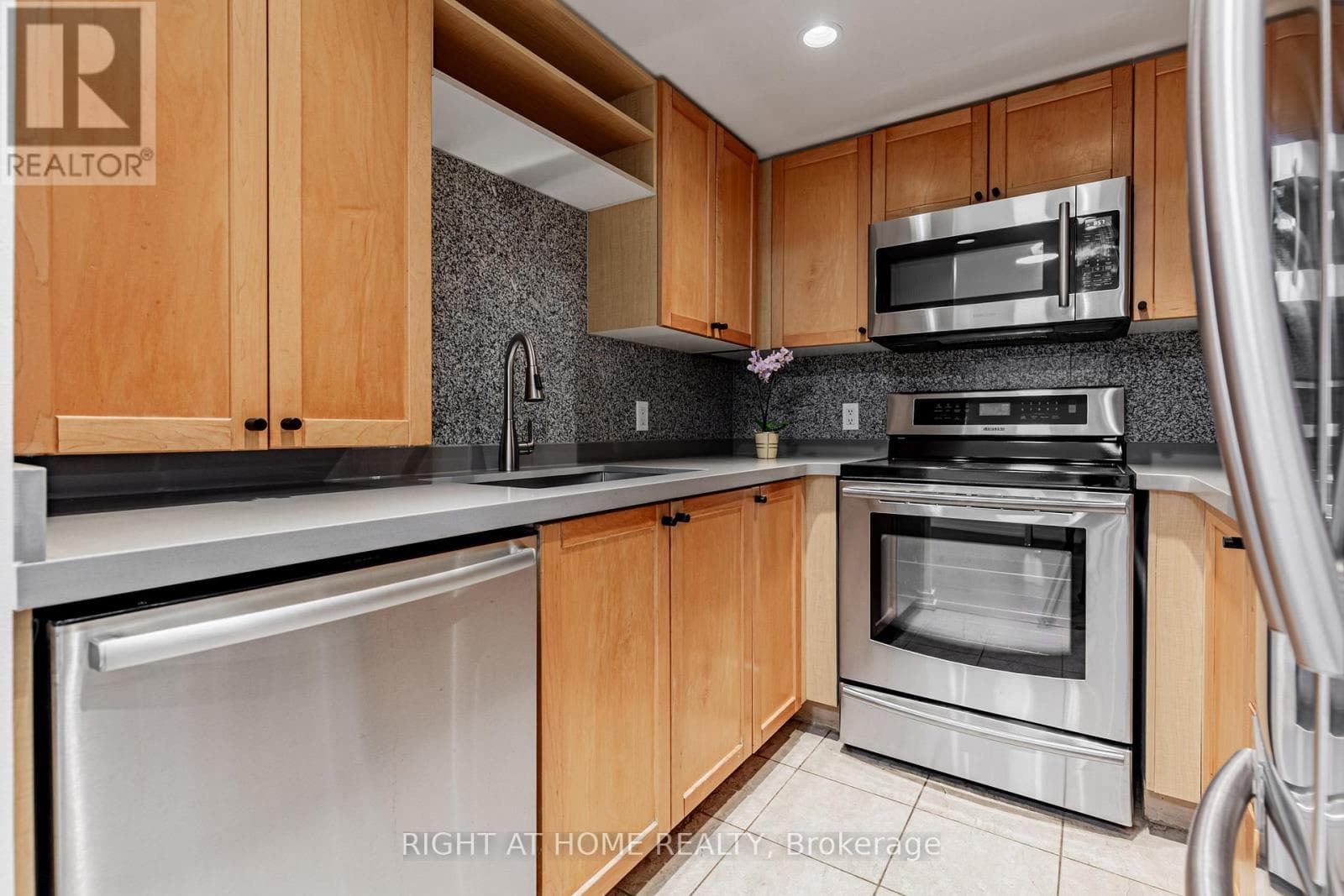 Single Family at 3116- 8 Park Road, Toronto (Annex), Ontario - Photo 10 - RE/MAX Garden City Realty