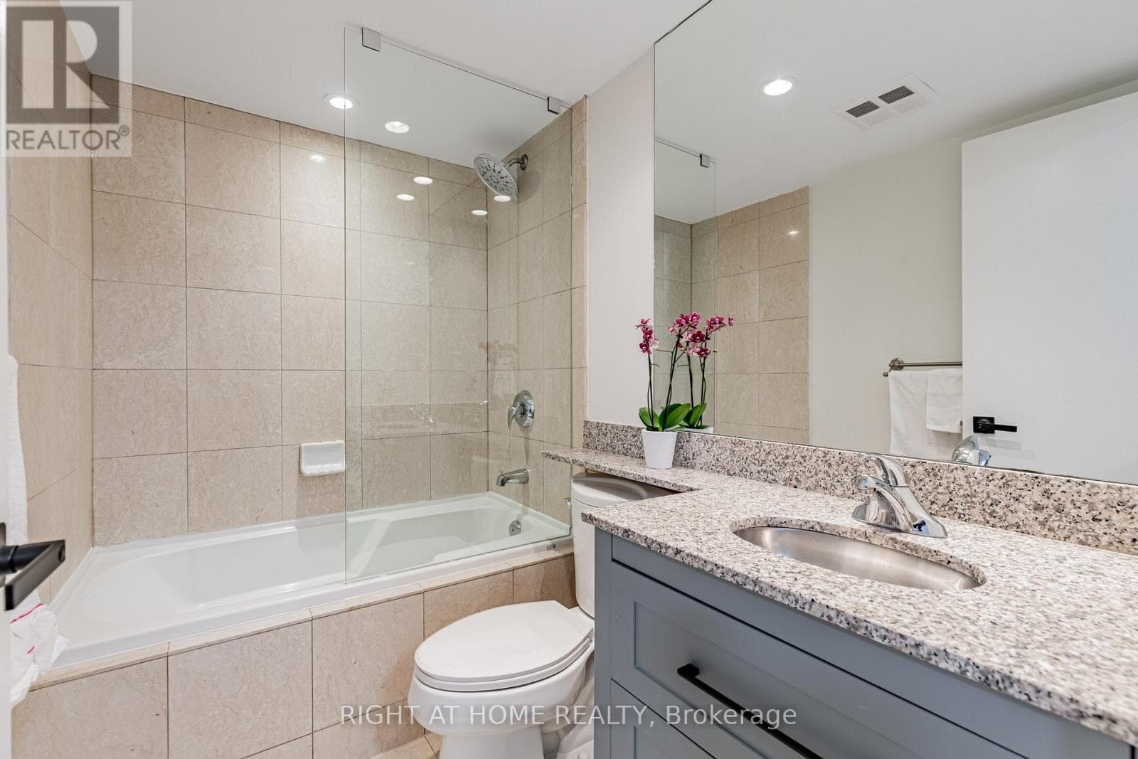 Single Family at 3116- 8 Park Road, Toronto (Annex), Ontario - Photo 5 - RE/MAX Garden City Realty