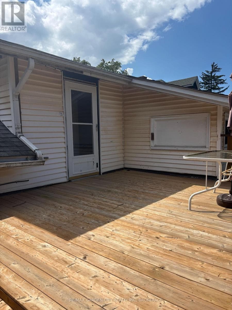 Single Family at 3- 6165 BARKER Street, Niagara Falls (Dorchester), Ontario - Photo 2 - RE/MAX Garden City Realty