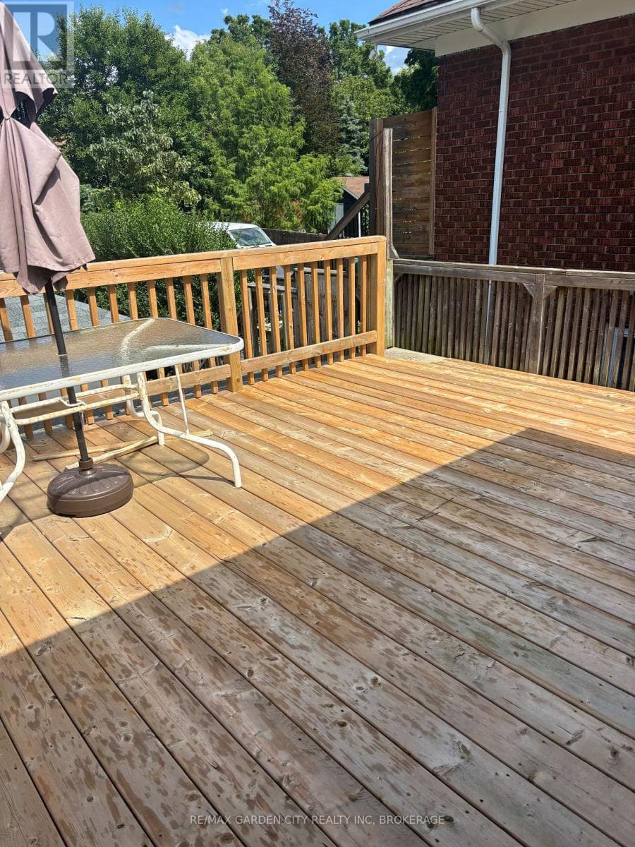 Single Family at 3- 6165 BARKER Street, Niagara Falls (Dorchester), Ontario - Photo 3 - RE/MAX Garden City Realty