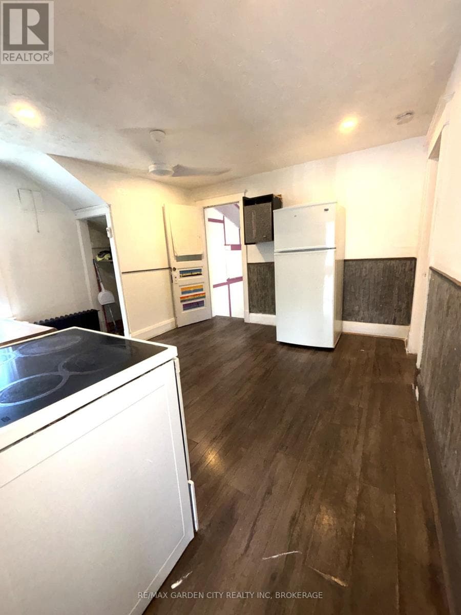 Single Family at 3- 6165 BARKER Street, Niagara Falls (Dorchester), Ontario - Photo 4 - RE/MAX Garden City Realty