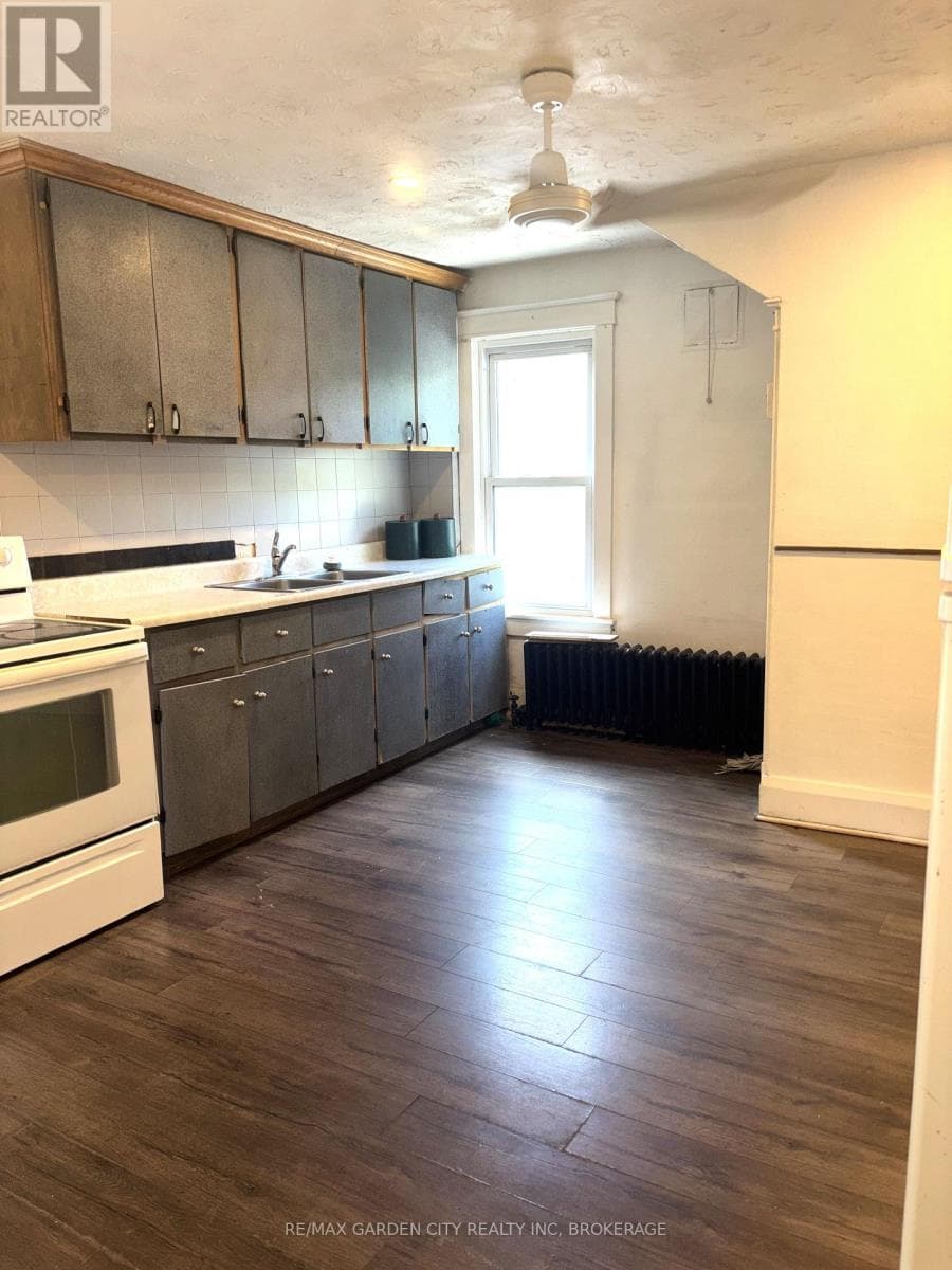 Single Family at 3- 6165 BARKER Street, Niagara Falls (Dorchester), Ontario - Photo 5 - RE/MAX Garden City Realty