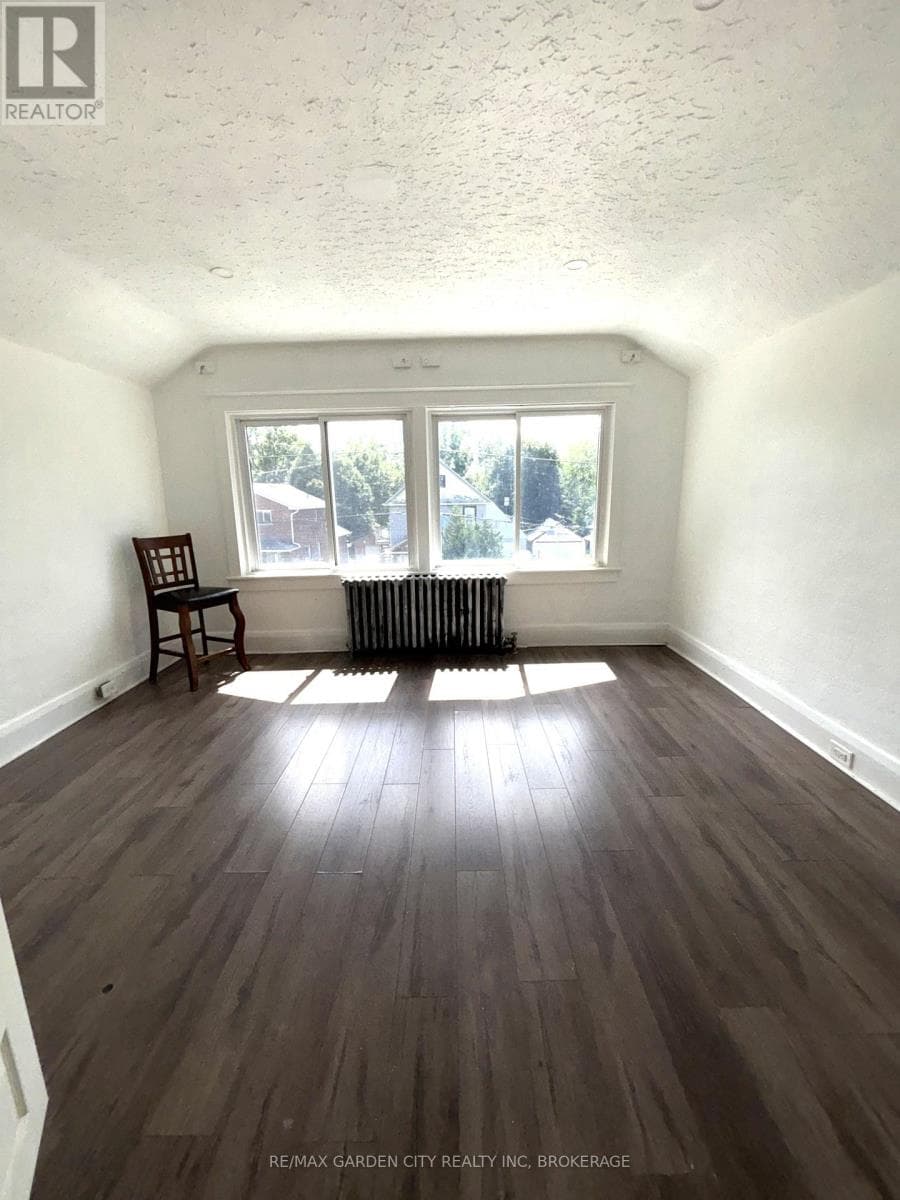 Single Family at 3- 6165 BARKER Street, Niagara Falls (Dorchester), Ontario - Photo 7 - RE/MAX Garden City Realty