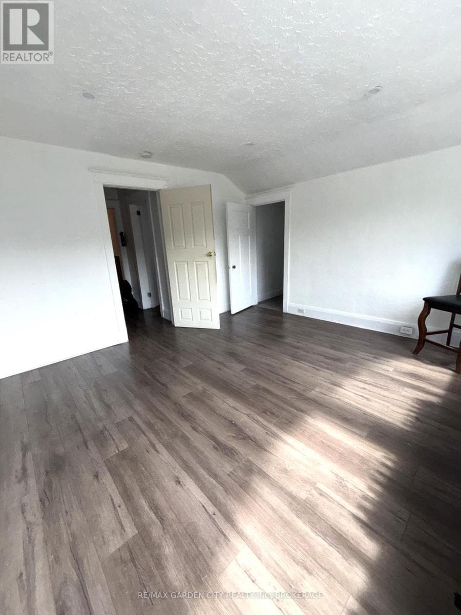 Single Family at 3- 6165 BARKER Street, Niagara Falls (Dorchester), Ontario - Photo 8 - RE/MAX Garden City Realty