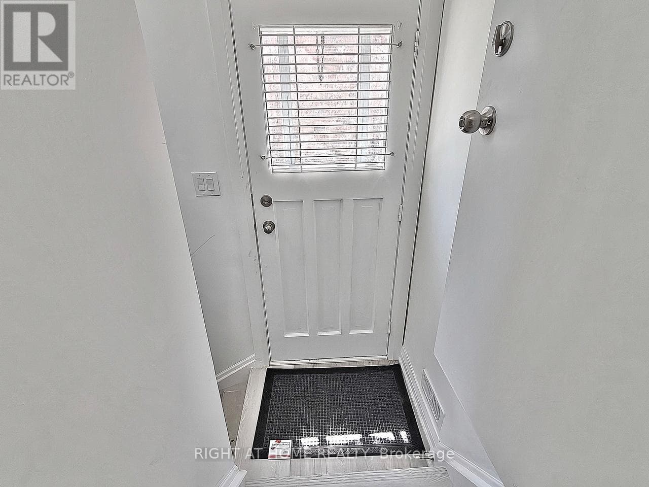 Single Family at 92 Cadillac Avenue, Oshawa (Central), Ontario - Photo 5 - RE/MAX Garden City Realty