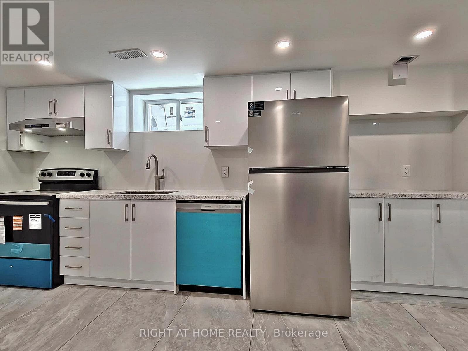 Single Family at 92 Cadillac Avenue, Oshawa (Central), Ontario - Photo 6 - RE/MAX Garden City Realty