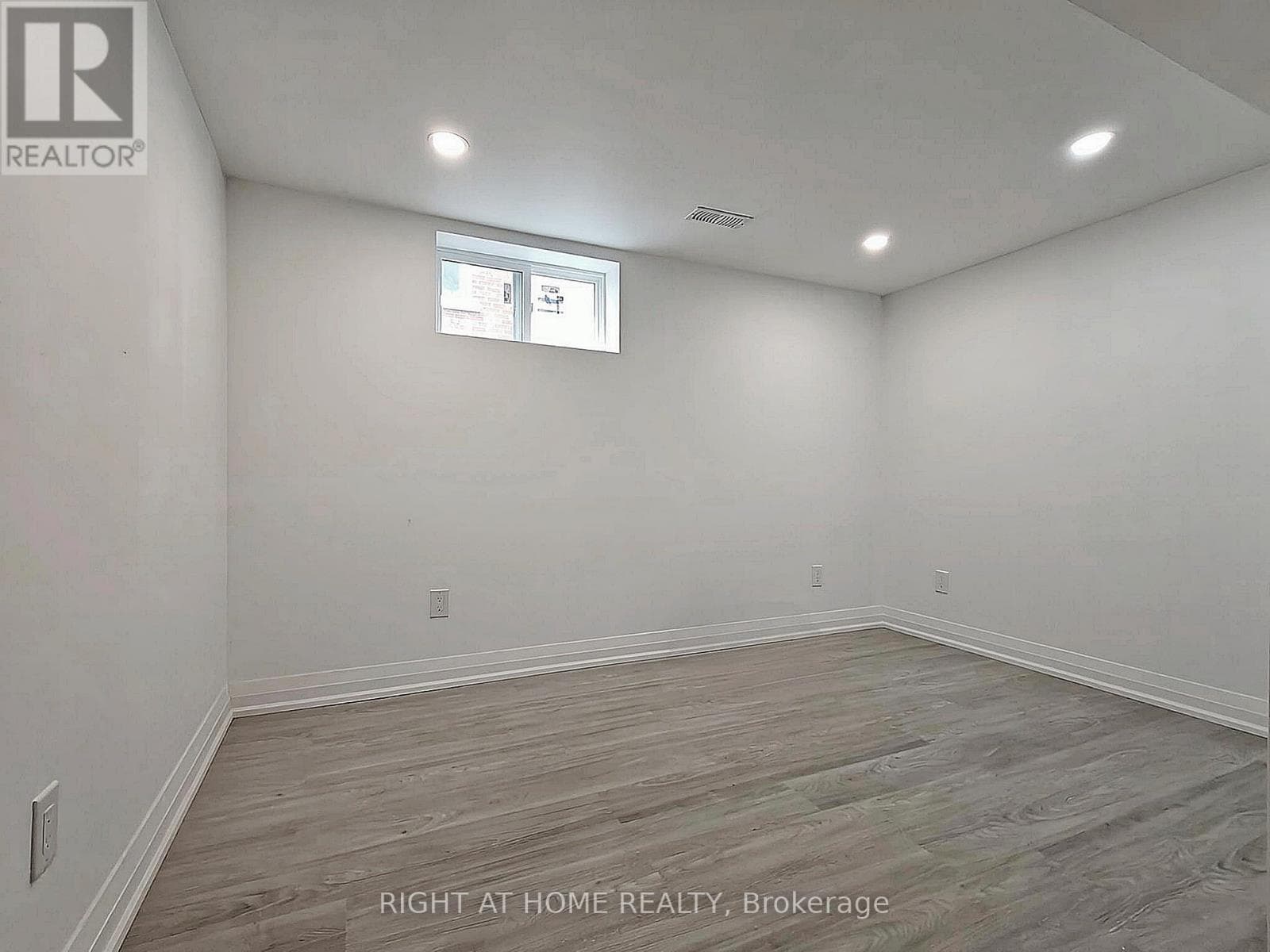 Single Family at 92 Cadillac Avenue, Oshawa (Central), Ontario - Photo 9 - RE/MAX Garden City Realty