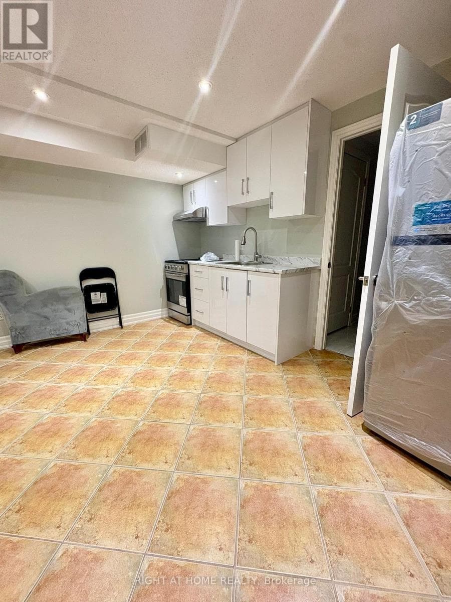Single Family at bsmnt- 287 Wildberry Crescent, Vaughan (Vellore Village), Ontario - Photo 7 - RE/MAX Garden City Realty
