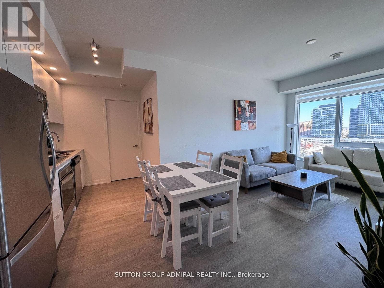 1006E- 8868 Yonge Street
