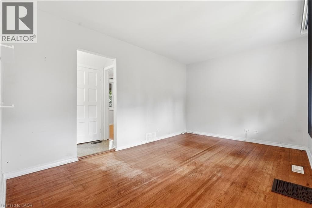 Single Family at 160 LORNE Crescent, Kitchener, Ontario - Photo 6 - RE/MAX Garden City Realty