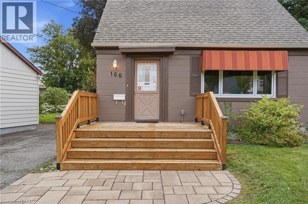 Single Family at 160 LORNE Crescent, Kitchener, Ontario - Photo 3 - RE/MAX Garden City Realty