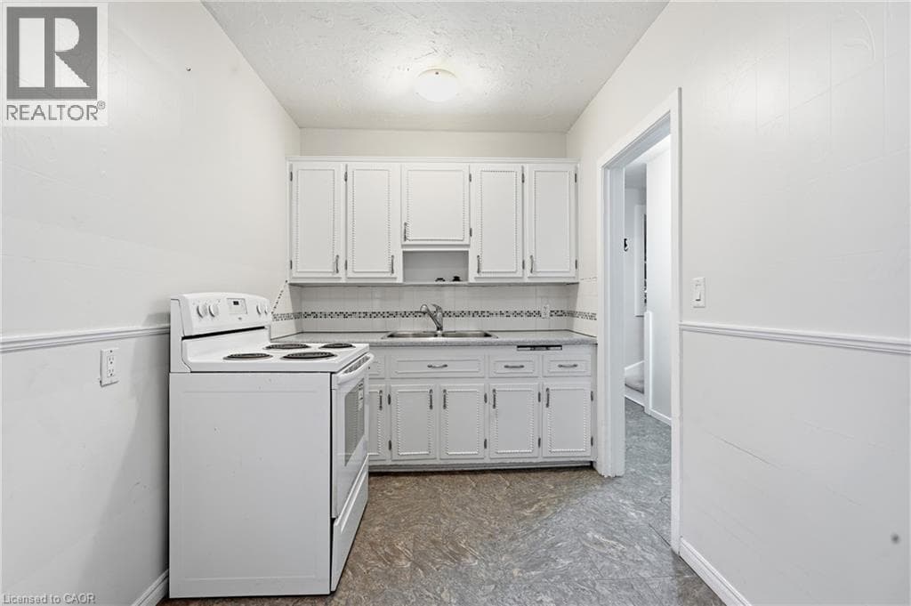 Single Family at 160 LORNE Crescent, Kitchener, Ontario - Photo 8 - RE/MAX Garden City Realty