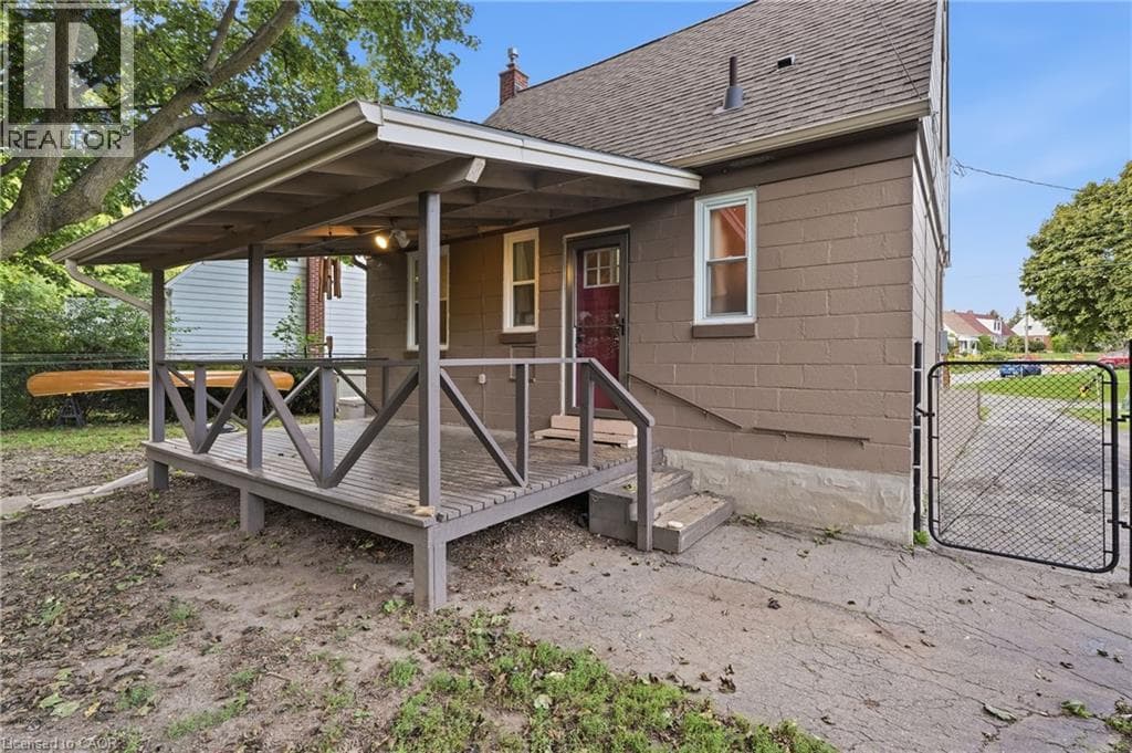 Single Family at 160 LORNE Crescent, Kitchener, Ontario - Photo 10 - RE/MAX Garden City Realty