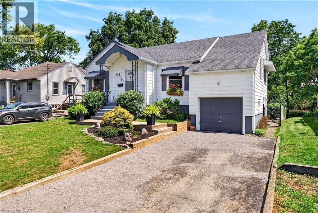 Single Family at 109 LINWOOD Avenue, Port Colborne, Ontario - Photo 3 - RE/MAX Garden City Realty