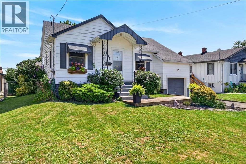 Single Family at 109 LINWOOD Avenue, Port Colborne, Ontario - Photo 2 - RE/MAX Garden City Realty