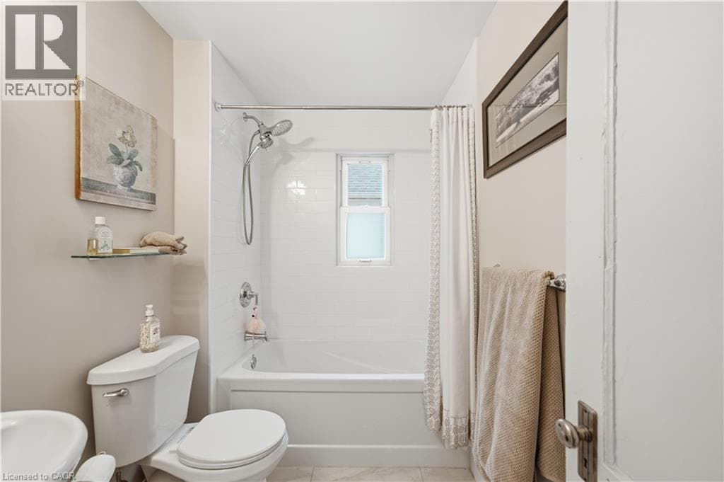 Single Family at 81 VALE Avenue, St. Catharines, Ontario - Photo 10 - RE/MAX Garden City Realty