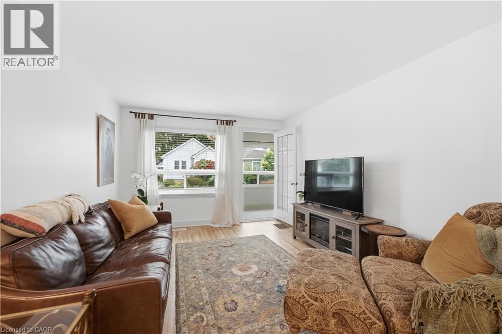 Single Family at 81 VALE Avenue, St. Catharines, Ontario - Photo 6 - RE/MAX Garden City Realty