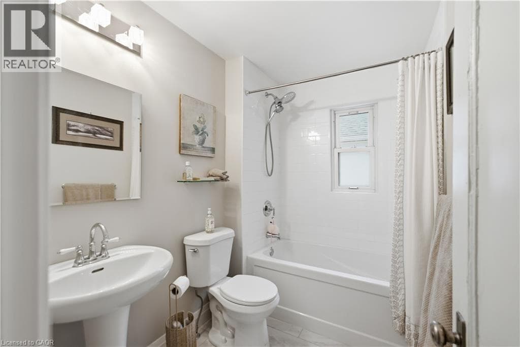 Single Family at 81 VALE Avenue, St. Catharines, Ontario - Photo 9 - RE/MAX Garden City Realty