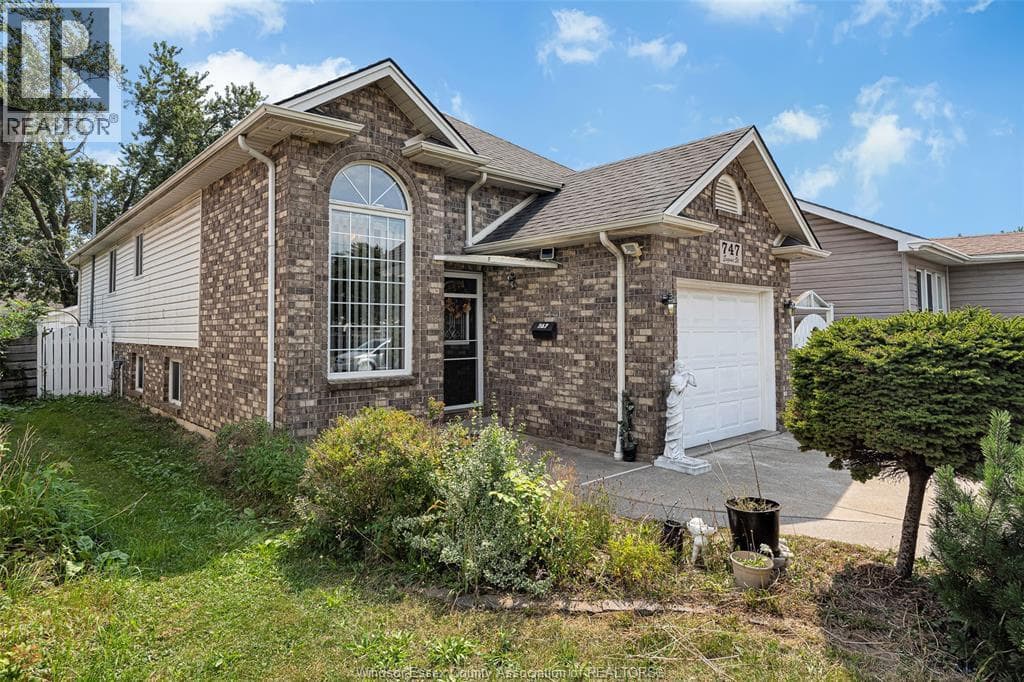 Single Family at 747 EUGENIE, Windsor, Ontario - Photo 4 - RE/MAX Garden City Realty