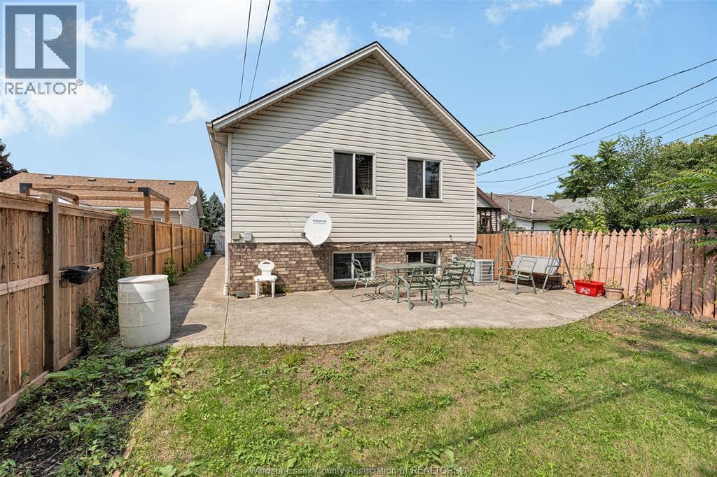 Single Family at 747 EUGENIE, Windsor, Ontario - Photo 6 - RE/MAX Garden City Realty