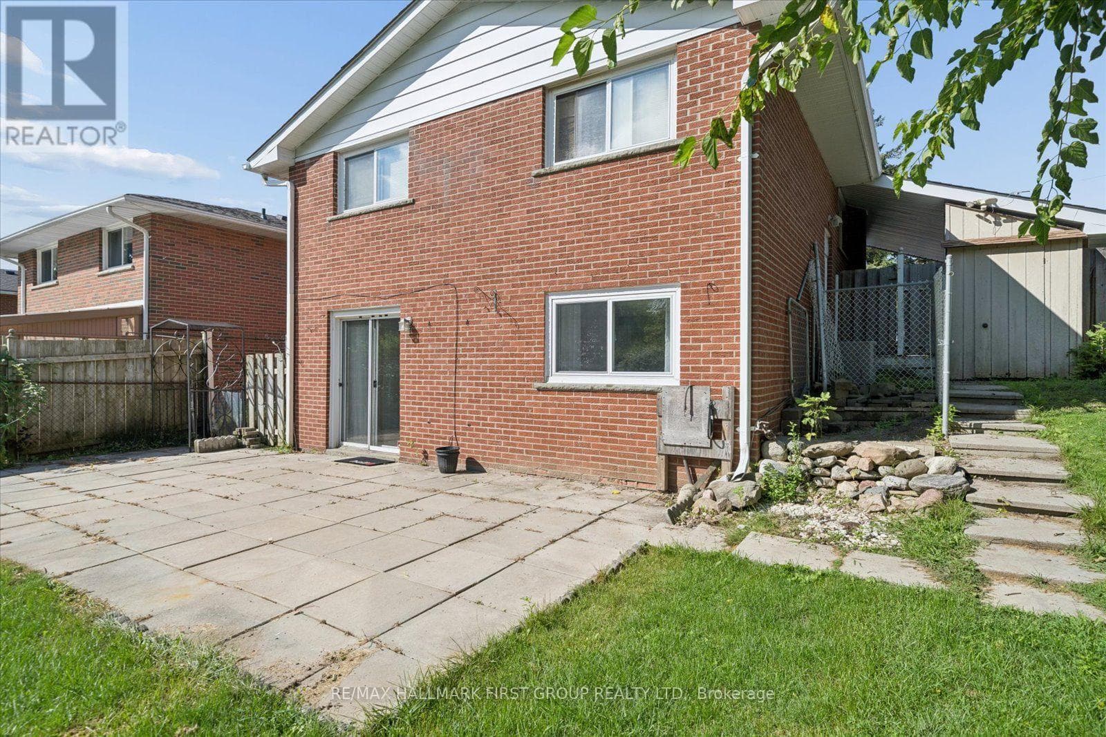 Single Family at 531 Harmony Road, Oshawa (Donevan), Ontario - Photo 2 - RE/MAX Garden City Realty