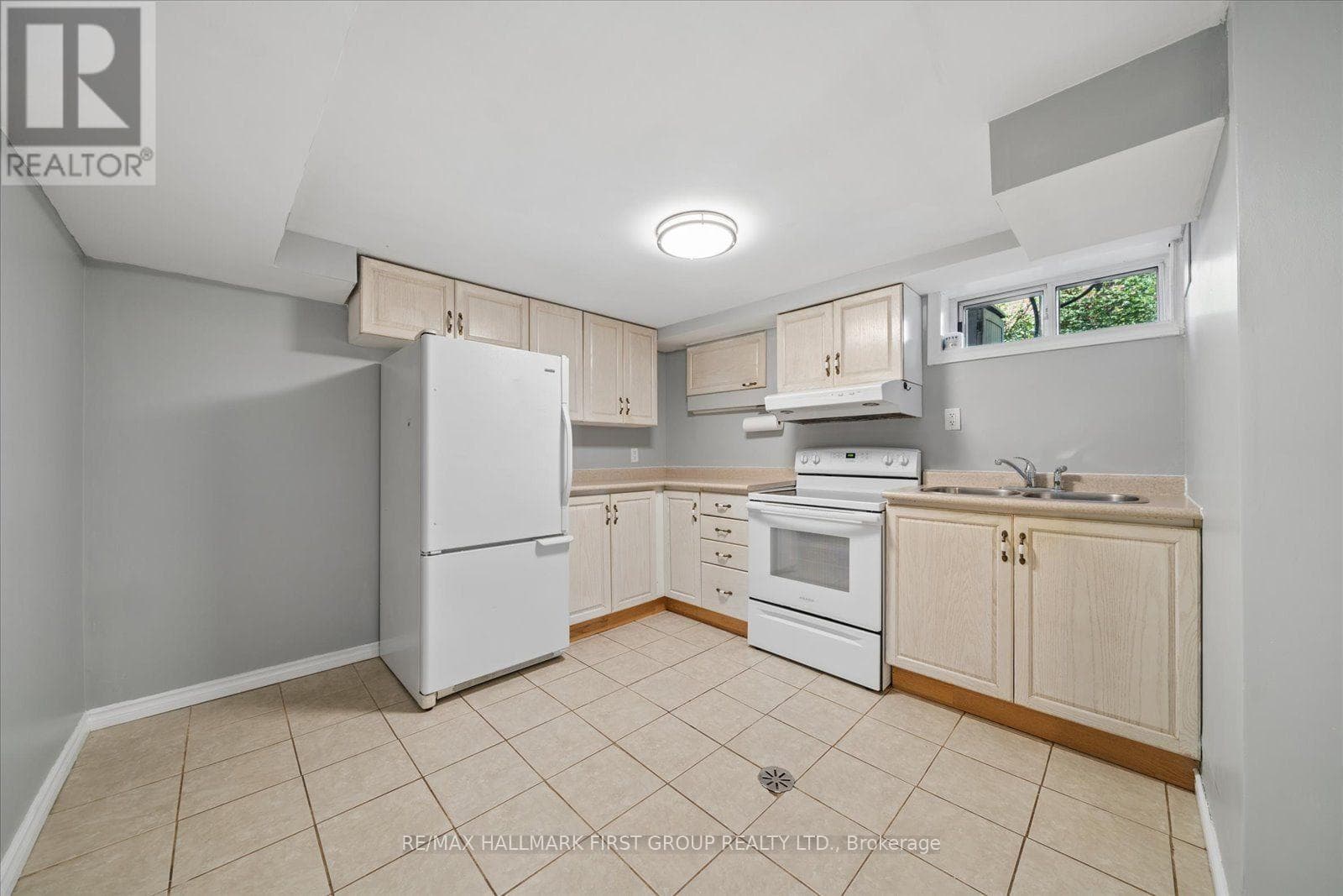 Single Family at 531 Harmony Road, Oshawa (Donevan), Ontario - Photo 7 - RE/MAX Garden City Realty