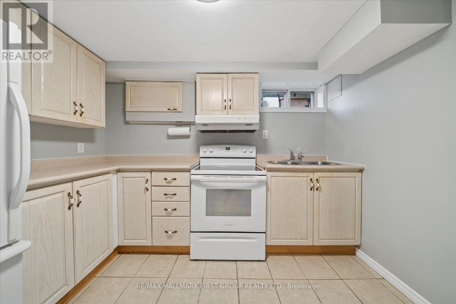 Single Family at 531 Harmony Road, Oshawa (Donevan), Ontario - Photo 8 - RE/MAX Garden City Realty