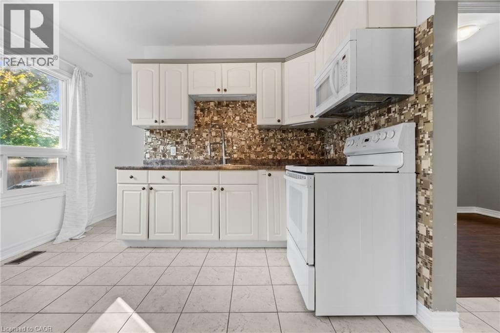 Single Family at 93 SHERWOOD Avenue, St. Catharines, Ontario - Photo 9 - RE/MAX Garden City Realty