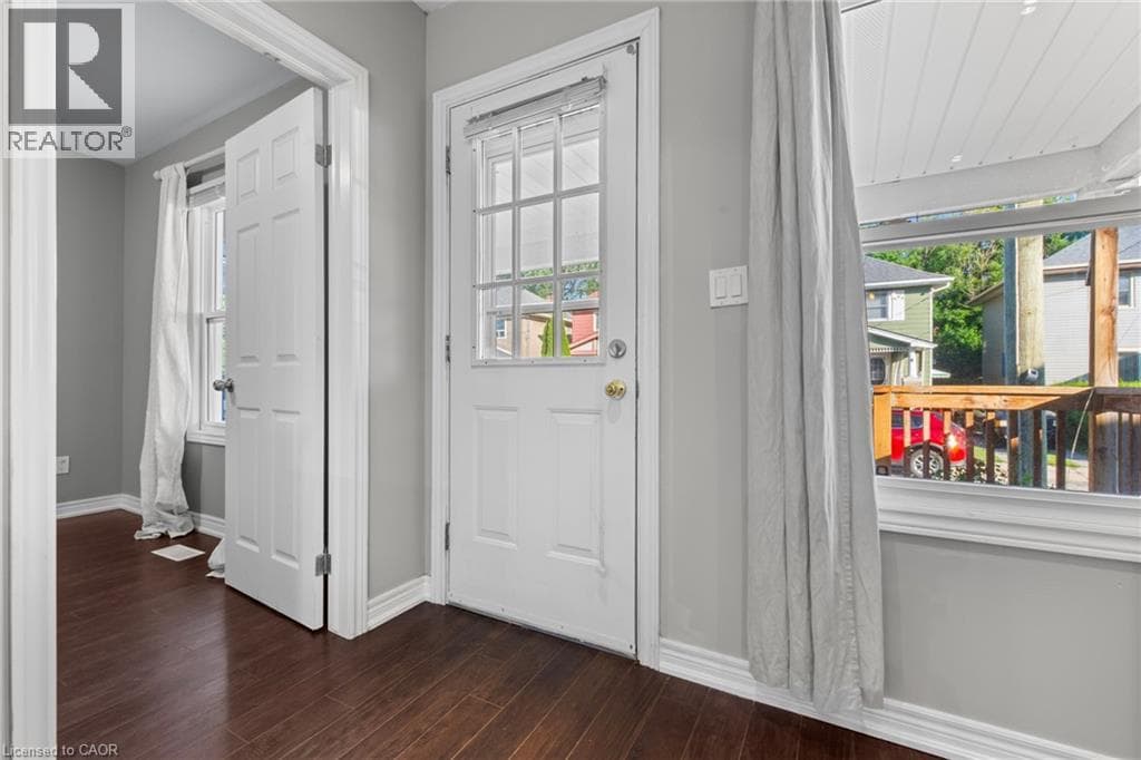 Single Family at 93 SHERWOOD Avenue, St. Catharines, Ontario - Photo 5 - RE/MAX Garden City Realty