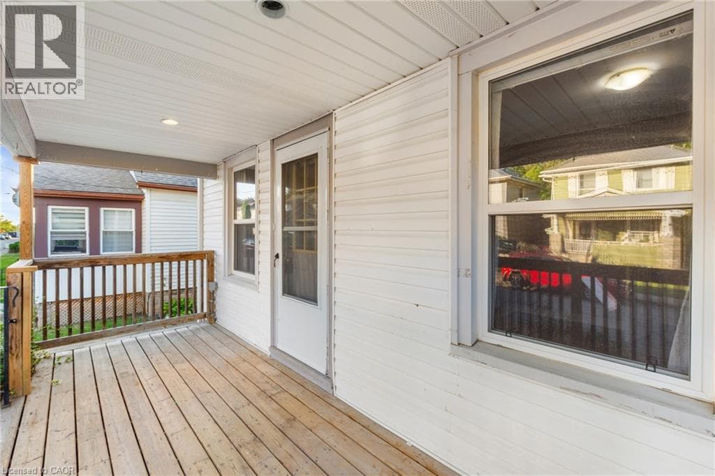 Single Family at 93 SHERWOOD Avenue, St. Catharines, Ontario - Photo 4 - RE/MAX Garden City Realty