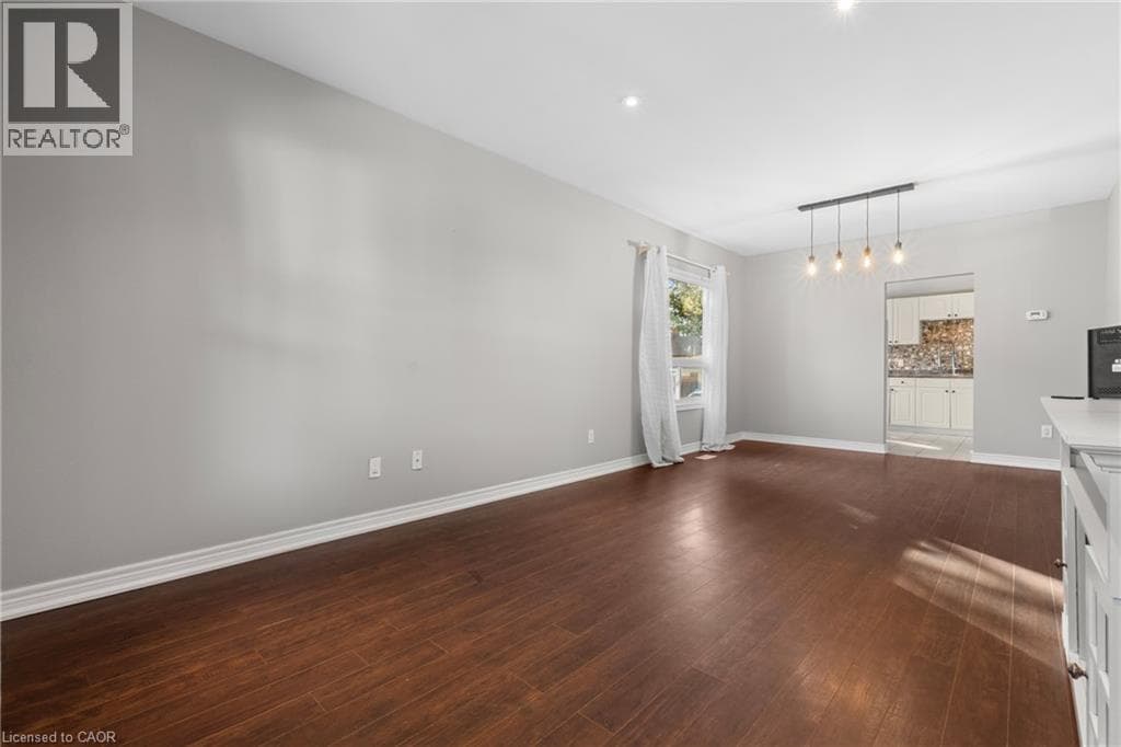 Single Family at 93 SHERWOOD Avenue, St. Catharines, Ontario - Photo 7 - RE/MAX Garden City Realty