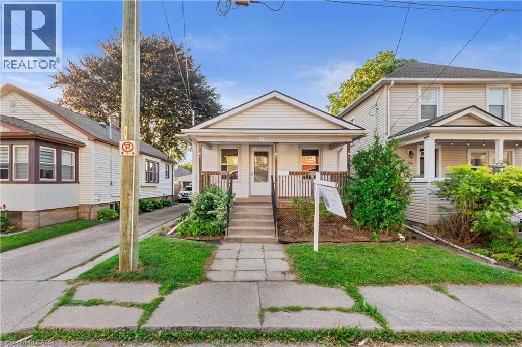 Single Family at 93 SHERWOOD Avenue, St. Catharines, Ontario - Photo 2 - RE/MAX Garden City Realty
