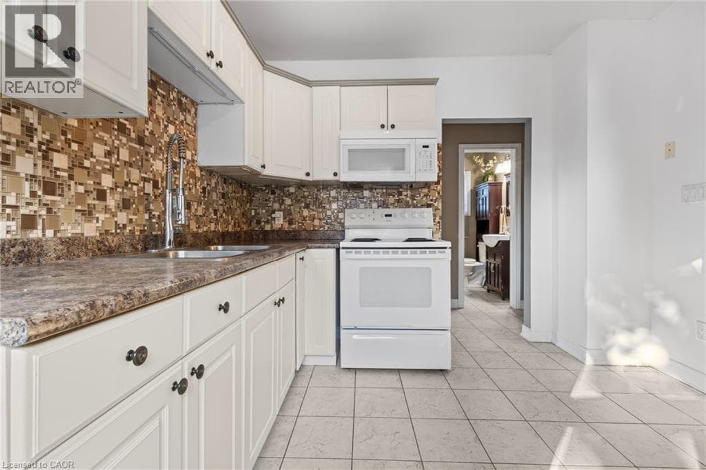 Single Family at 93 SHERWOOD Avenue, St. Catharines, Ontario - Photo 10 - RE/MAX Garden City Realty