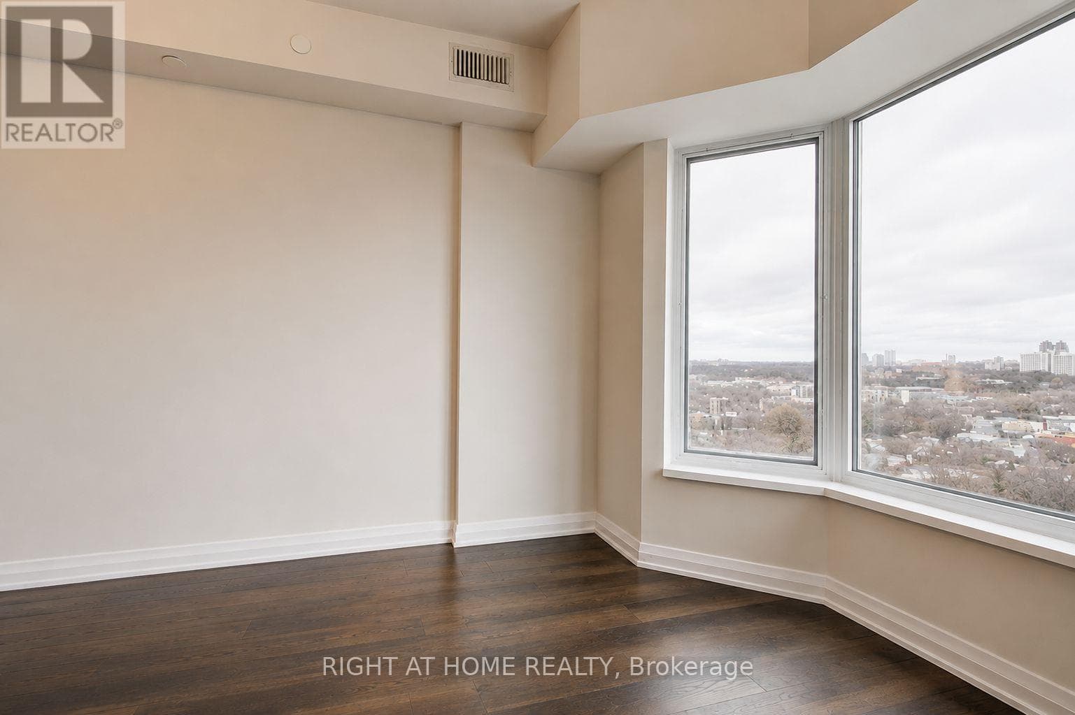 Single Family at 3020- 155 Yorkville Avenue, Toronto (Annex), Ontario - Photo 6 - RE/MAX Garden City Realty