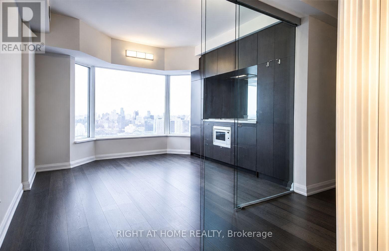 Single Family at 3020- 155 Yorkville Avenue, Toronto (Annex), Ontario - Photo 7 - RE/MAX Garden City Realty