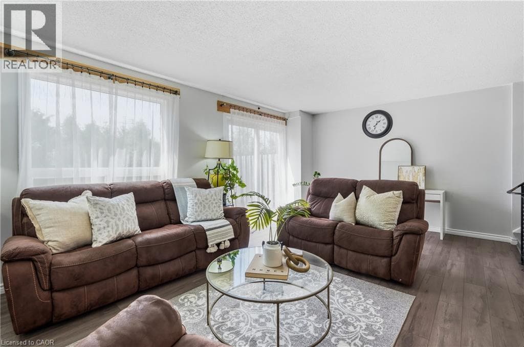 Single Family at 38- 7001 CASEY Street, Niagara Falls, Ontario - Photo 5 - RE/MAX Garden City Realty