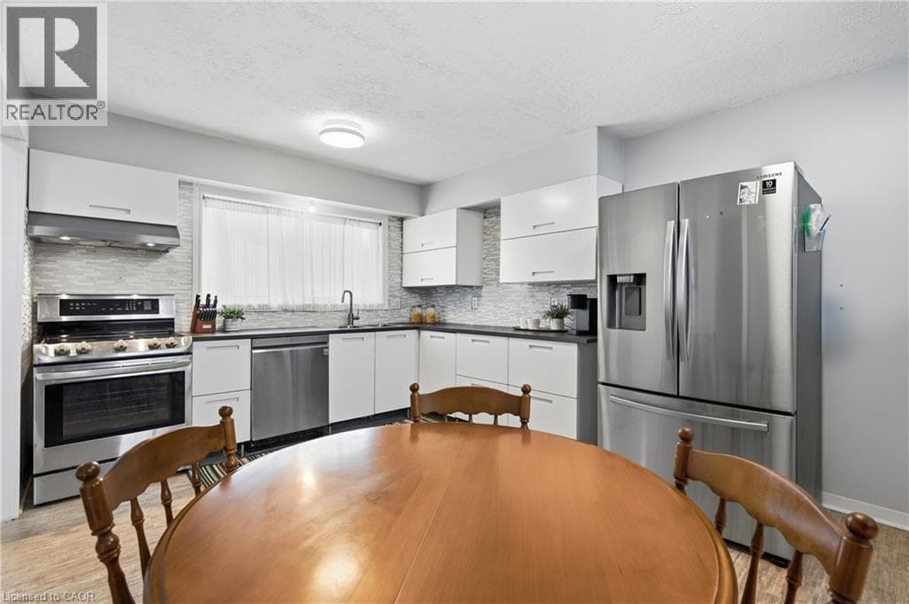 Single Family at 38- 7001 CASEY Street, Niagara Falls, Ontario - Photo 10 - RE/MAX Garden City Realty