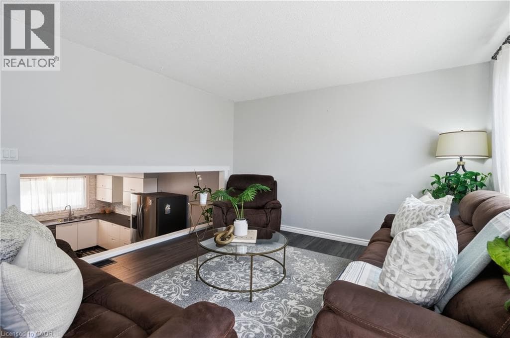 Single Family at 38- 7001 CASEY Street, Niagara Falls, Ontario - Photo 3 - RE/MAX Garden City Realty