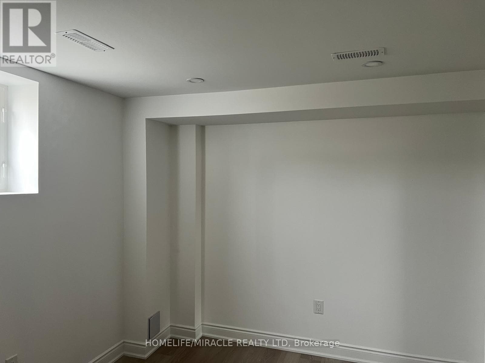 Single Family at 23 Aldenham Street, Brampton (Credit Valley), Ontario - Photo 10 - RE/MAX Garden City Realty