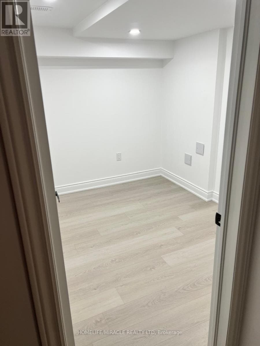 Single Family at 23 Aldenham Street, Brampton (Credit Valley), Ontario - Photo 5 - RE/MAX Garden City Realty