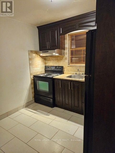 Single Family at 3- 71 Thirteenth Street, Toronto (New Toronto), Ontario - Photo 6 - RE/MAX Garden City Realty