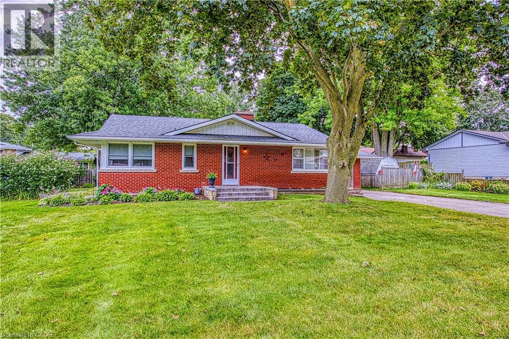 Single Family at 6 CHERRYWOOD Avenue, Grimsby, Ontario - Photo 3 - RE/MAX Garden City Realty