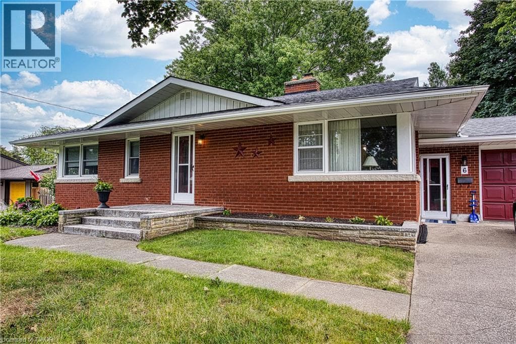 Single Family at 6 CHERRYWOOD Avenue, Grimsby, Ontario - Photo 4 - RE/MAX Garden City Realty