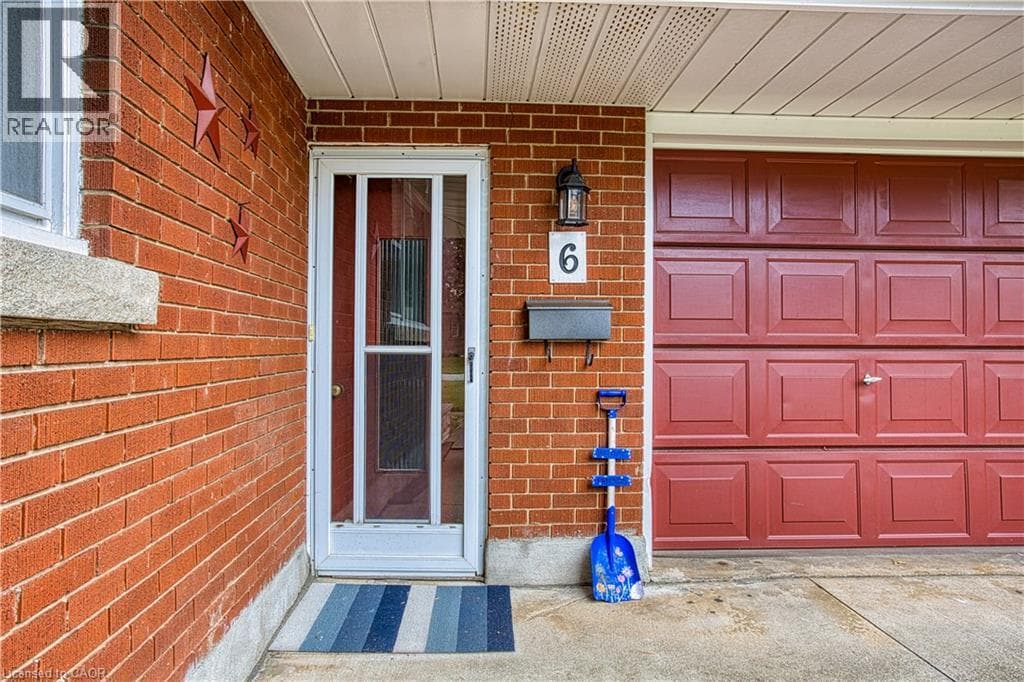 Single Family at 6 CHERRYWOOD Avenue, Grimsby, Ontario - Photo 5 - RE/MAX Garden City Realty