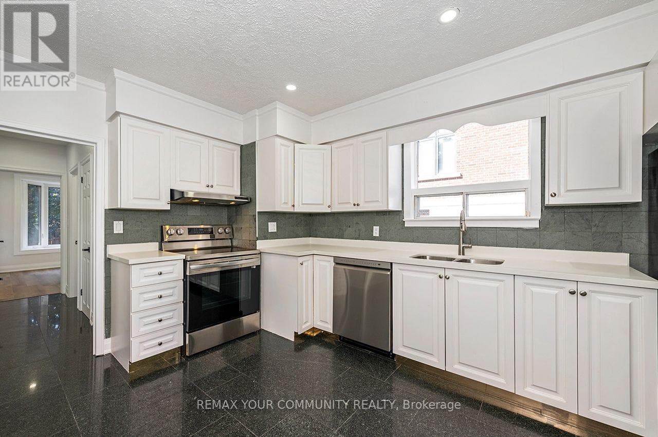Single Family at 91 Mcgillivray Avenue, Toronto (Bedford Park-Nortown), Ontario - Photo 10 - RE/MAX Garden City Realty