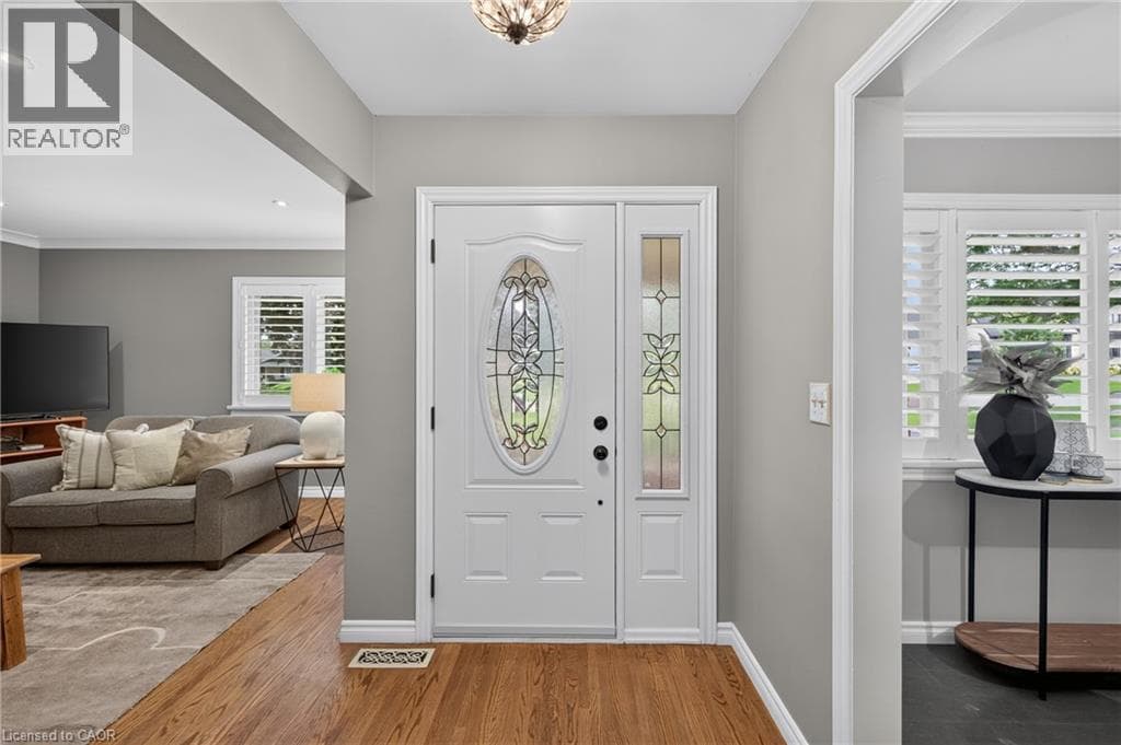 Single Family at 9 STRATHEARN Avenue, Grimsby, Ontario - Photo 5 - RE/MAX Garden City Realty