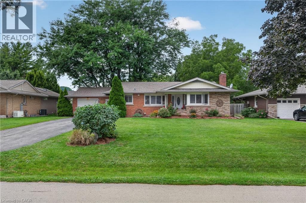 Single Family at 9 STRATHEARN Avenue, Grimsby, Ontario - Photo 2 - RE/MAX Garden City Realty