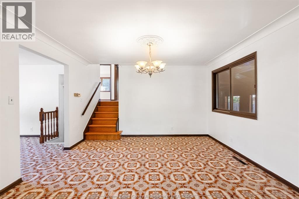 Single Family at 2880 ST. CLAIR Avenue, Windsor, Ontario - Photo 7 - RE/MAX Garden City Realty
